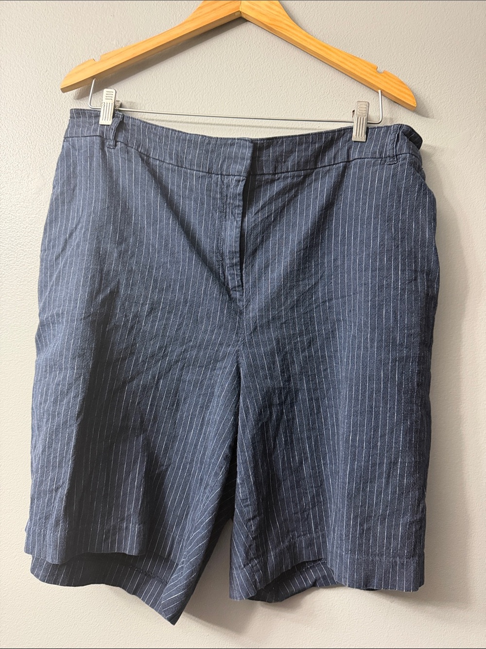 Lane Bryant Women's Navy Pinstripe Bermuda linen blend Shorts 18